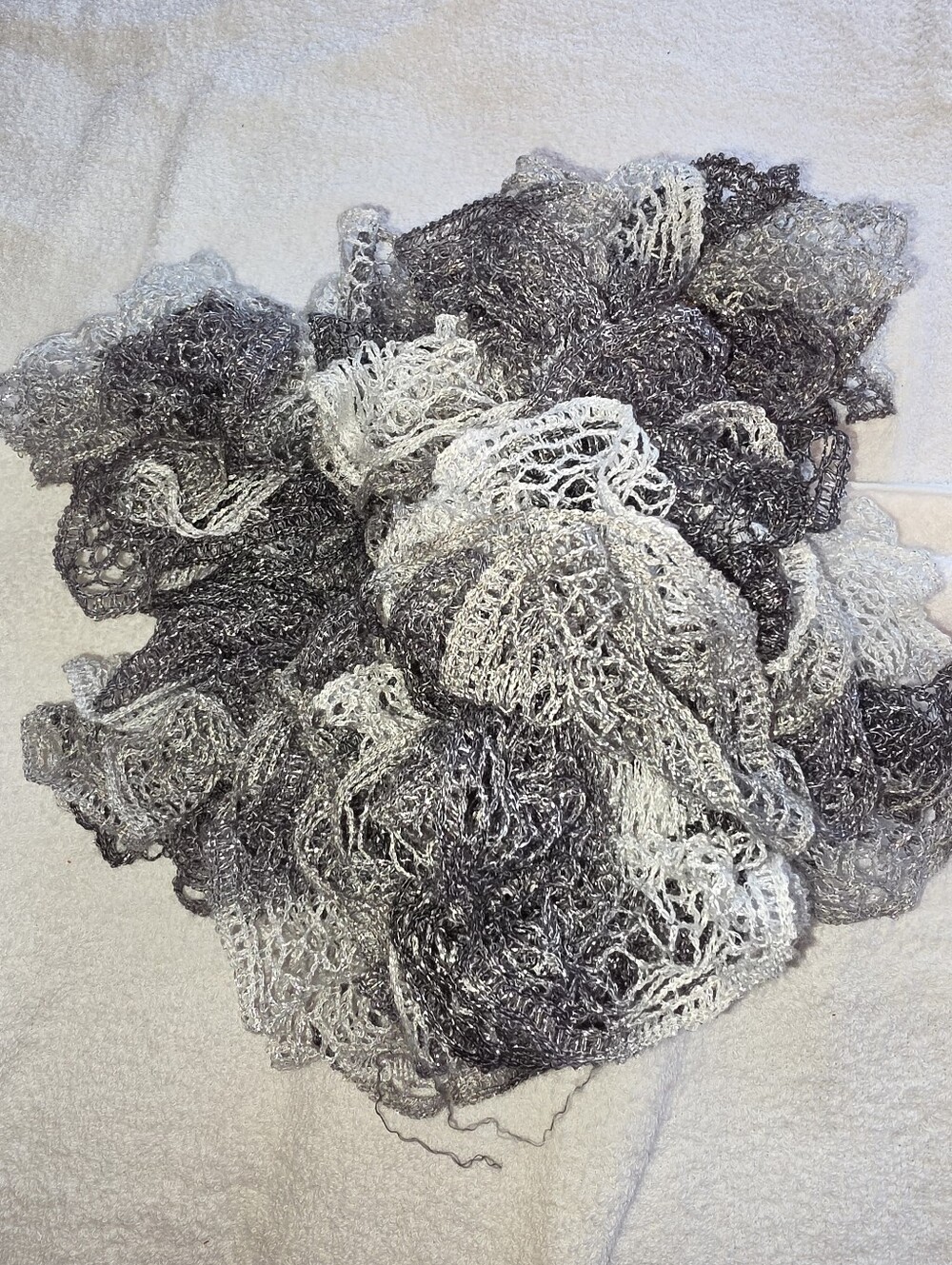 Source Unknown Gray Ruffle Knit Scarf - Picture 3 of 7